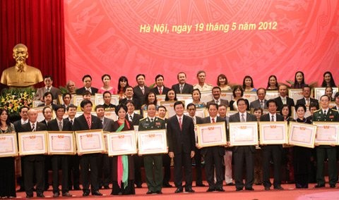 Chủ tịch nước dự Lễ trao Giải thưởng Hồ Chí Minh - ảnh 1